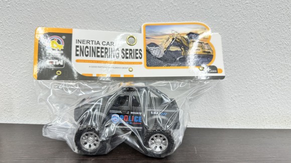 899-63               Джип в пакете. Размер: 13х7х9см.